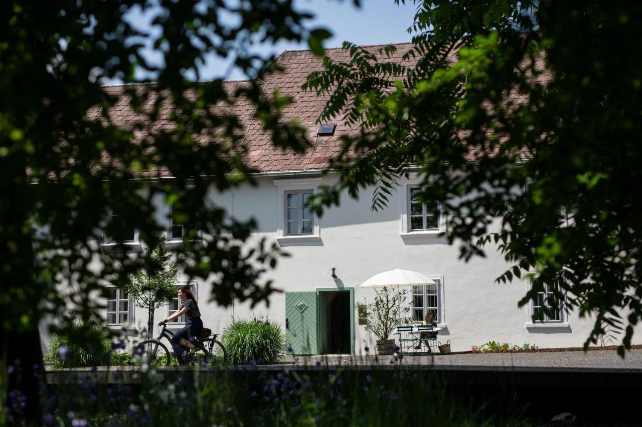 Boutique Hotel Zum Oberjaeger, Schloss Lackenbach Exterior photo